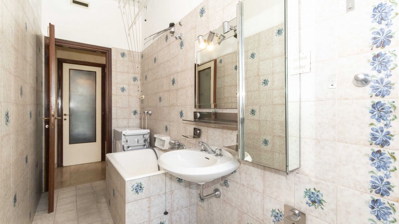 Photo of Bathroom in Parella