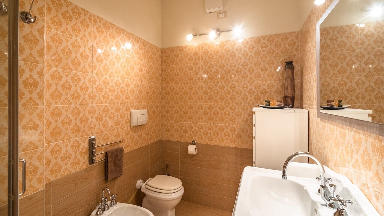 Photo of Bathroom in Marone