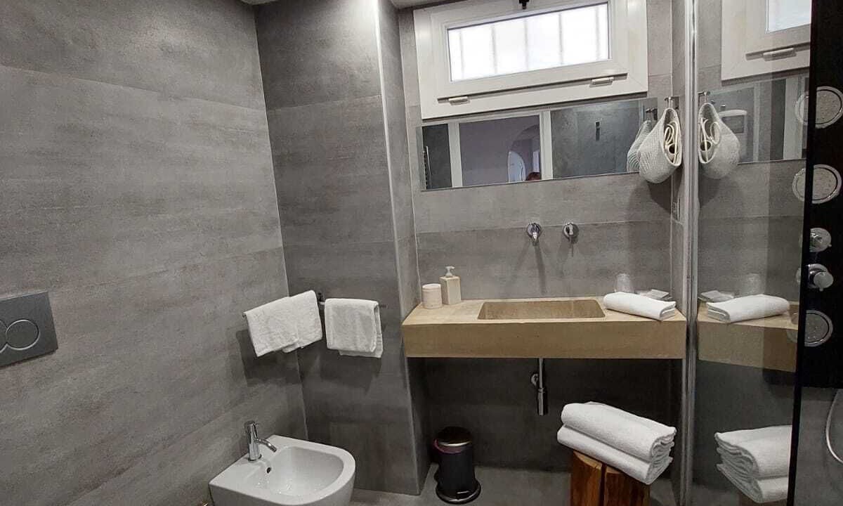 Photo of Bathroom in Repubblica