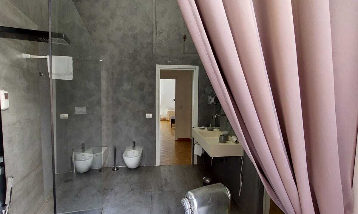 Photo of Bathroom in Repubblica