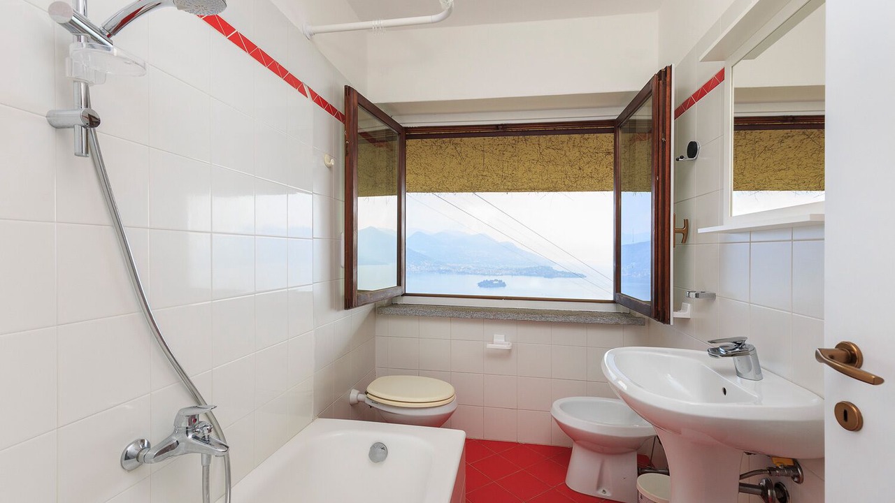Photo of Bathroom in Someraro