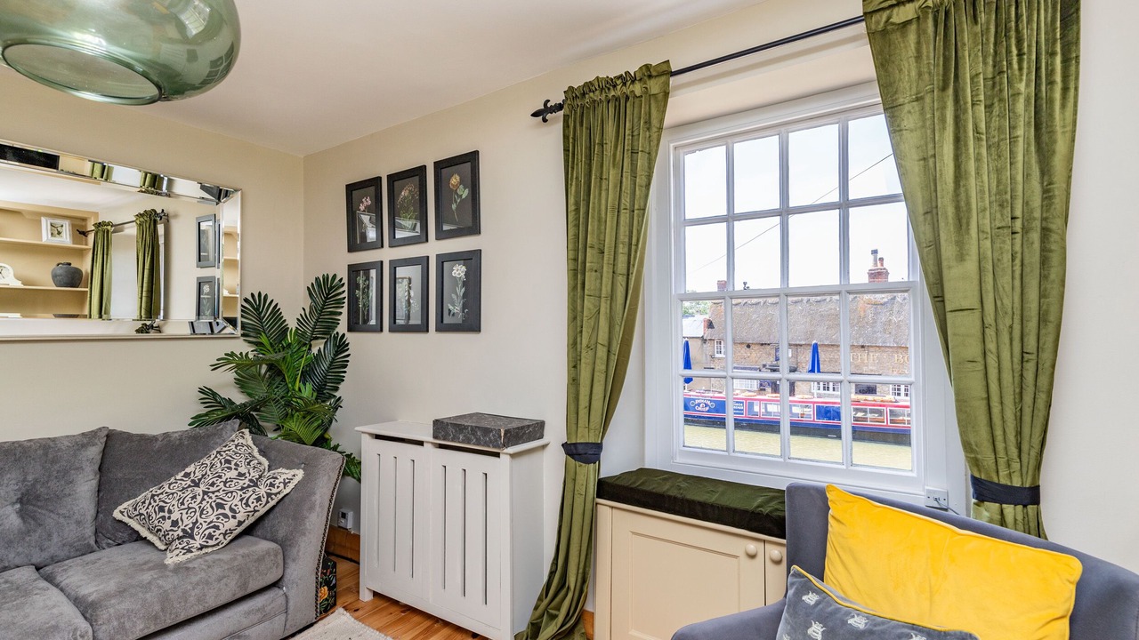 Photo of Livingroom in Stoke Bruerne