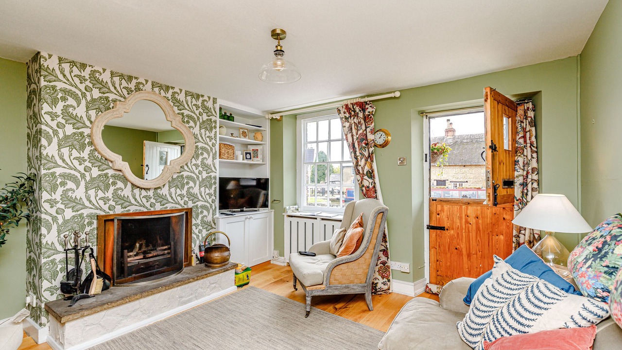 Photo of Livingroom in Stoke Bruerne