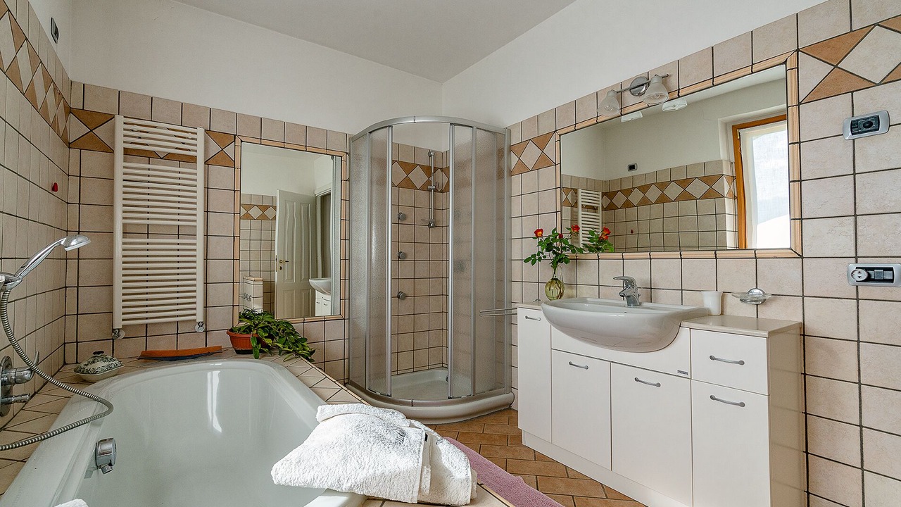 Photo of Bathroom in Colico Piano