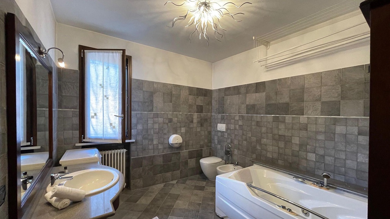 Photo of Bathroom in Asti