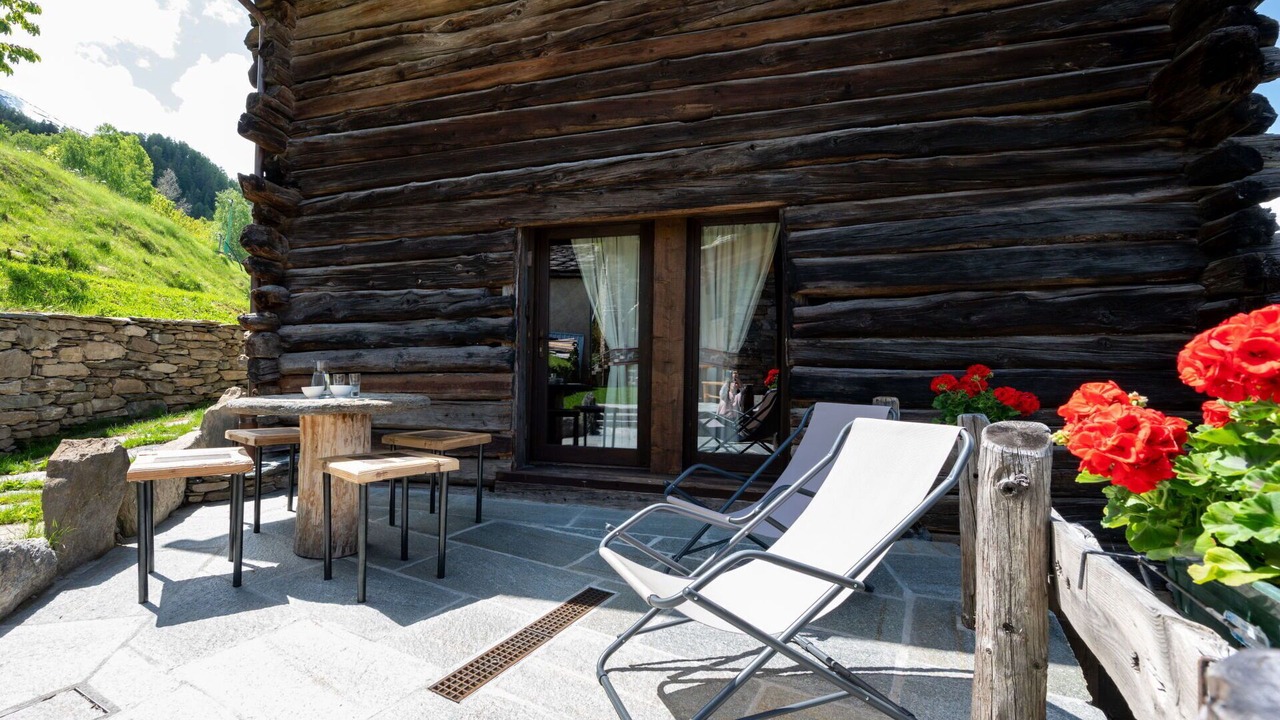 Photo of Outdoor in Introd