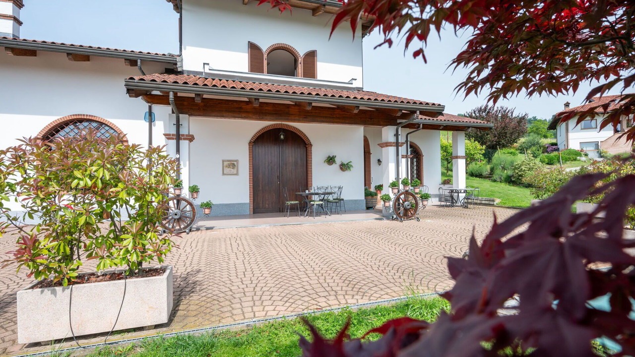 Photo of Others in Barolo