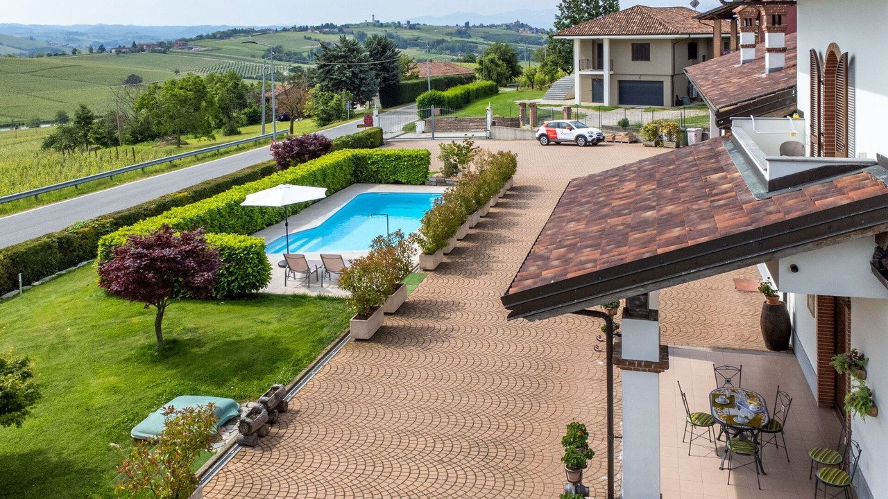 Photo of Others in Barolo