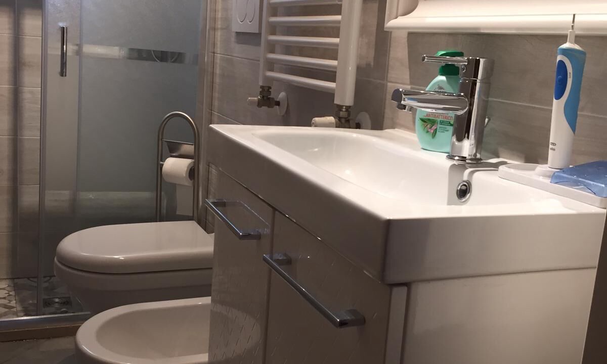 Photo of Bathroom in Marina Centro