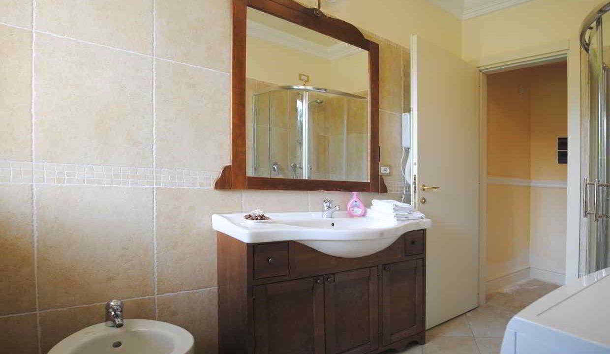 Photo of Bathroom in Montelabbate