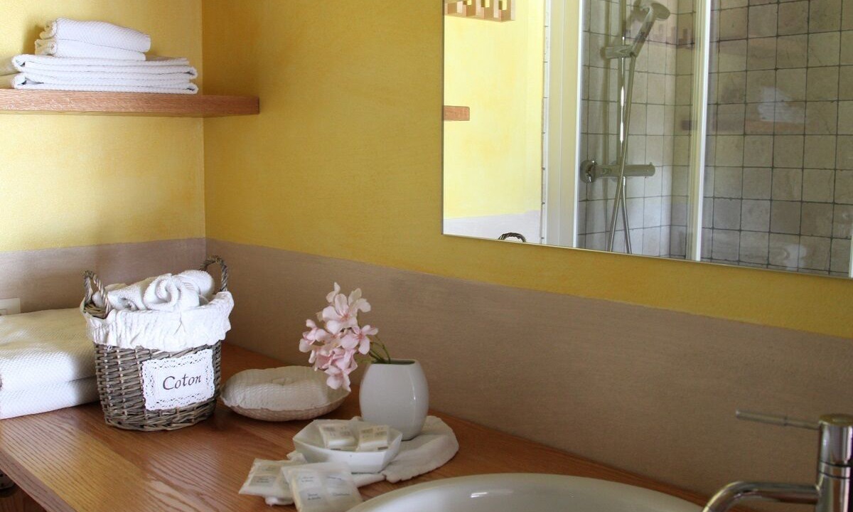 Photo of Bathroom in Roe
