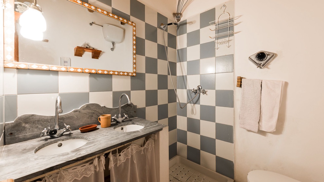 Photo of Bathroom in Leni