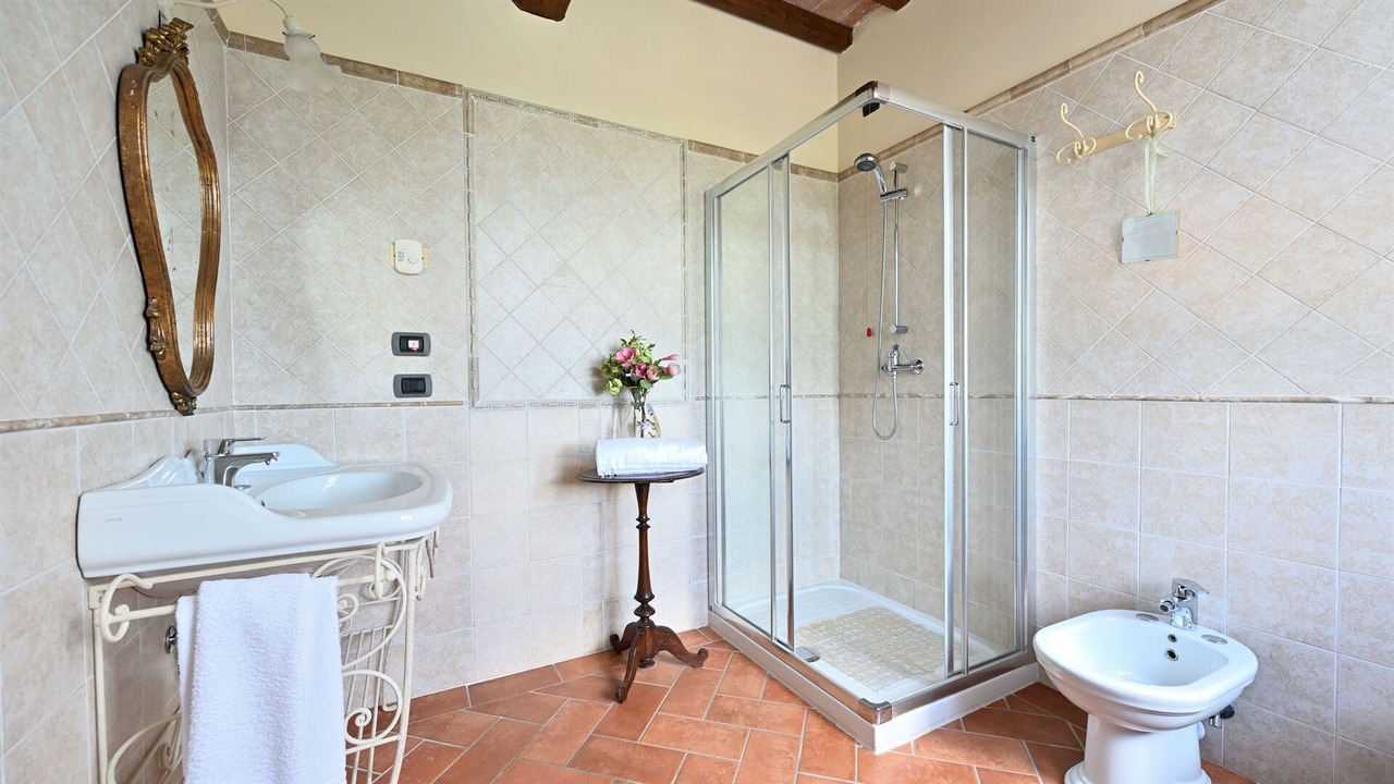 Photo of Bathroom in Castroncello