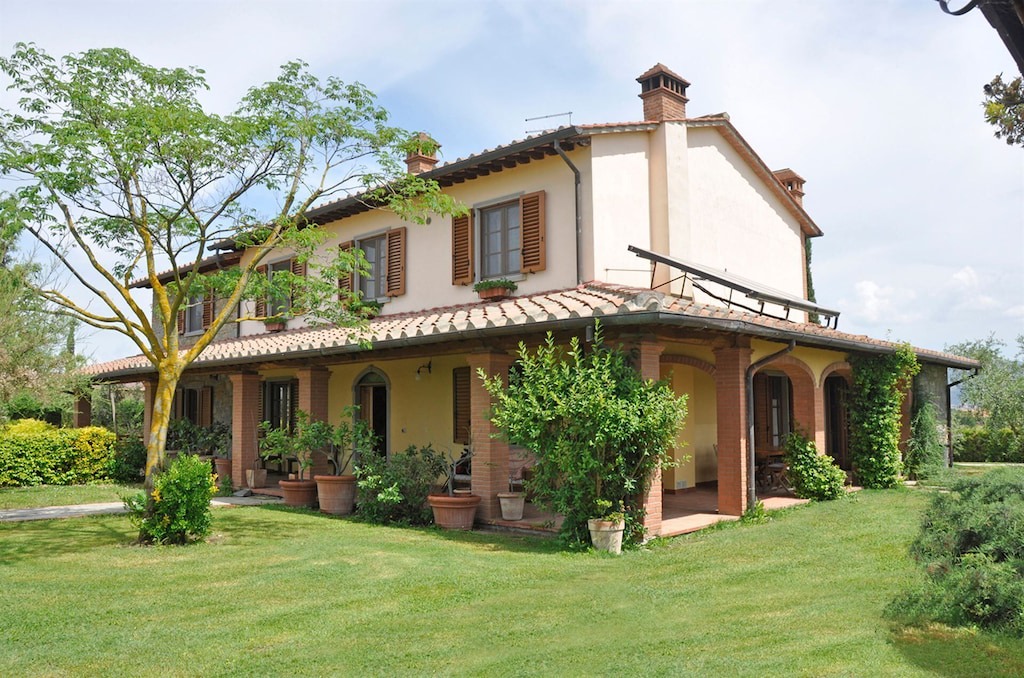 Photo of Buildings in Castroncello