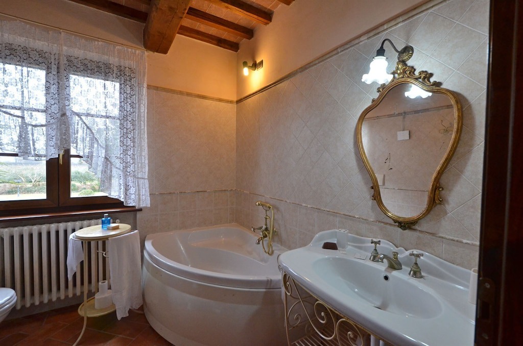Photo of Bathroom in Castroncello