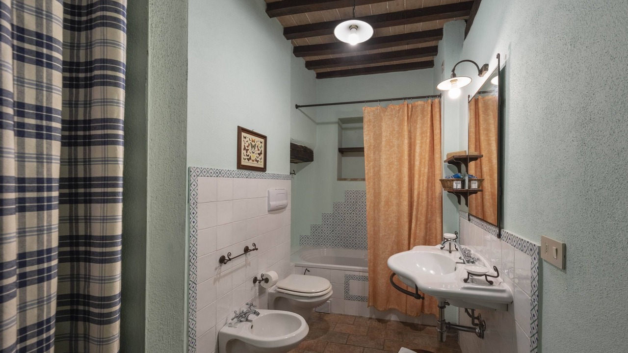 Photo of Bathroom in Simignano