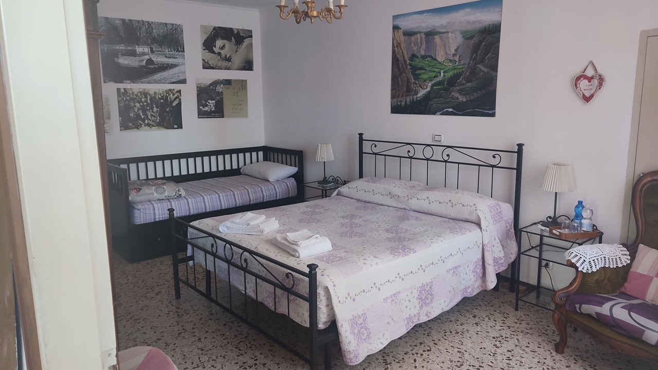 Photo of Bedroom in Mandello del Lario