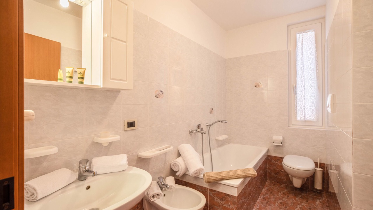 Photo of Bathroom in Almazzago