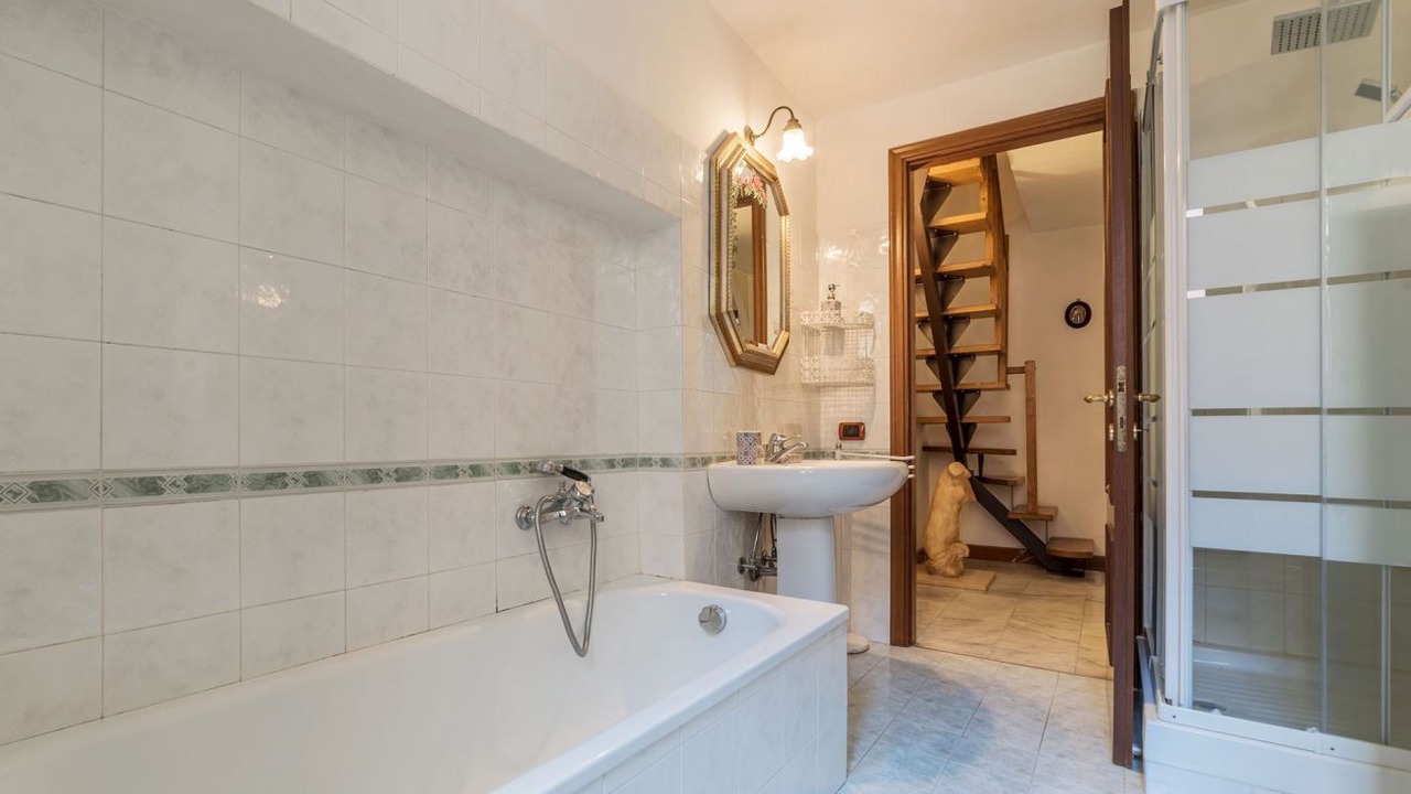 Photo of Bathroom in Esquilino