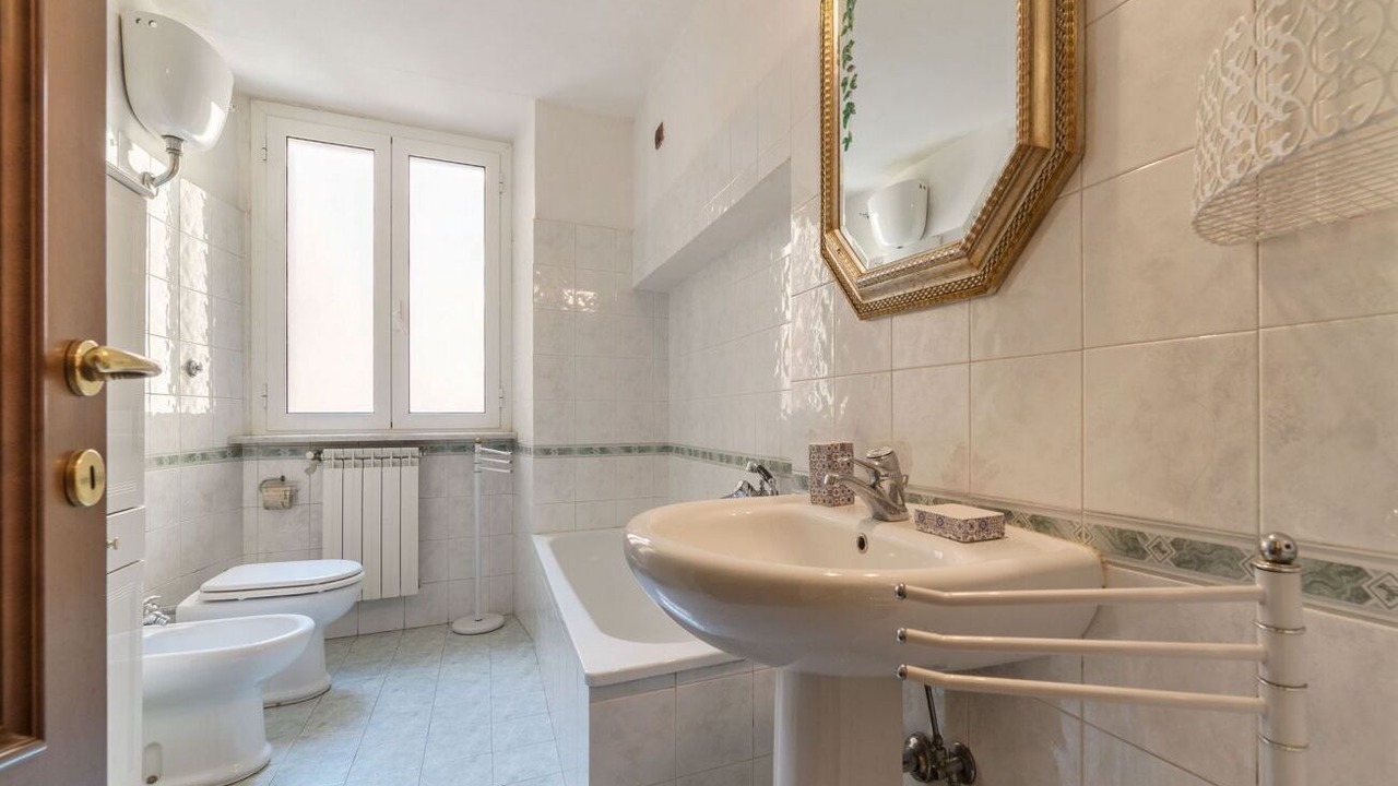 Photo of Bathroom in Esquilino
