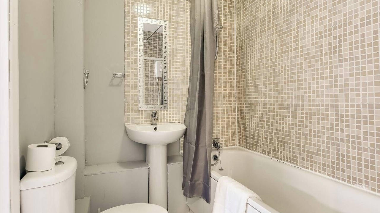 Photo of Bathroom in Kennington