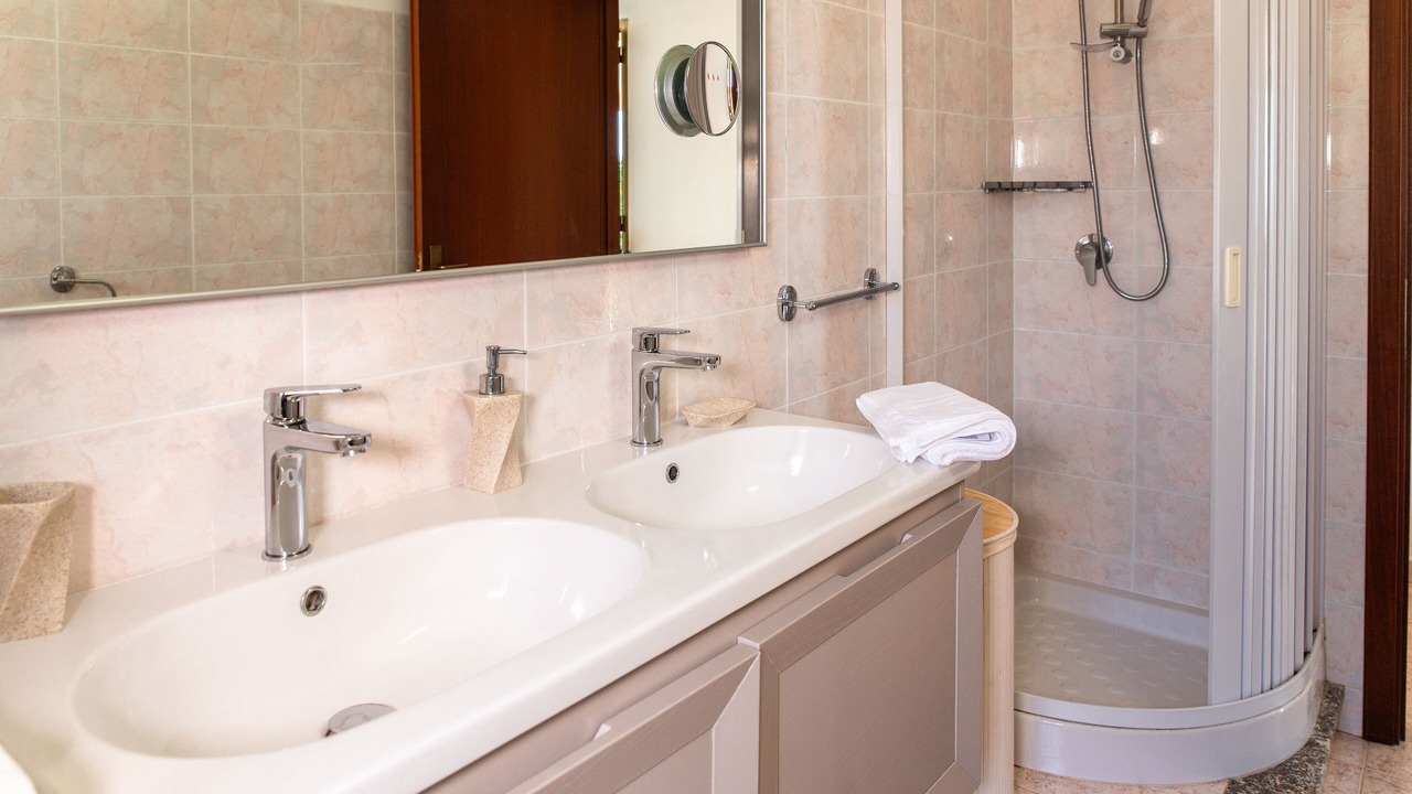 Photo of Bathroom in Arbus
