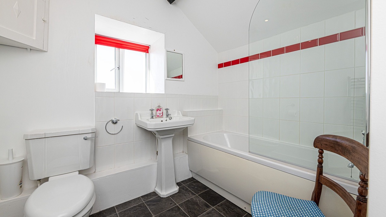 Photo of Bathroom in Caergeiliog