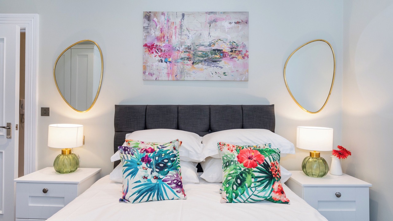 Photo of Bedroom in Queens Quarter