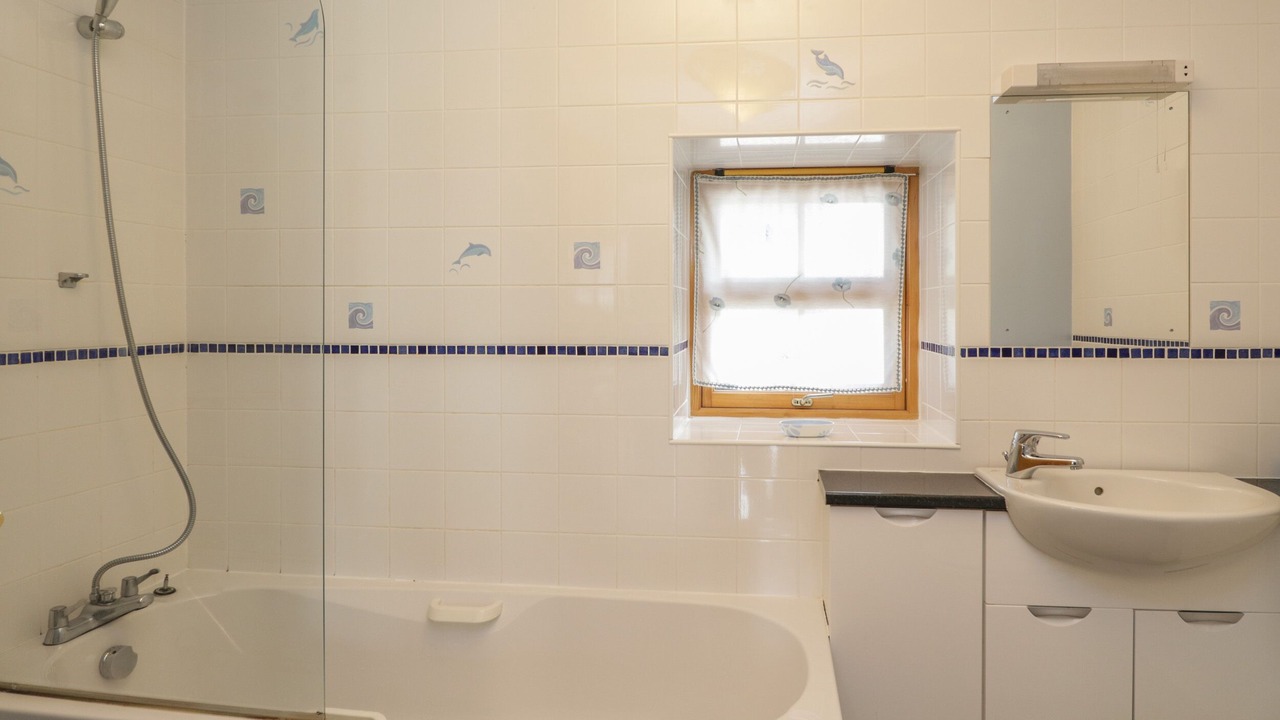 Photo of Bathroom in Kirriemuir