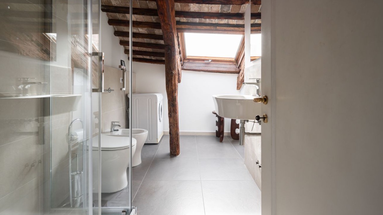 Photo of Bathroom in Dorsoduro