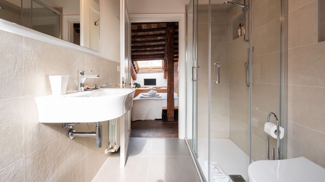 Photo of Bathroom in Dorsoduro