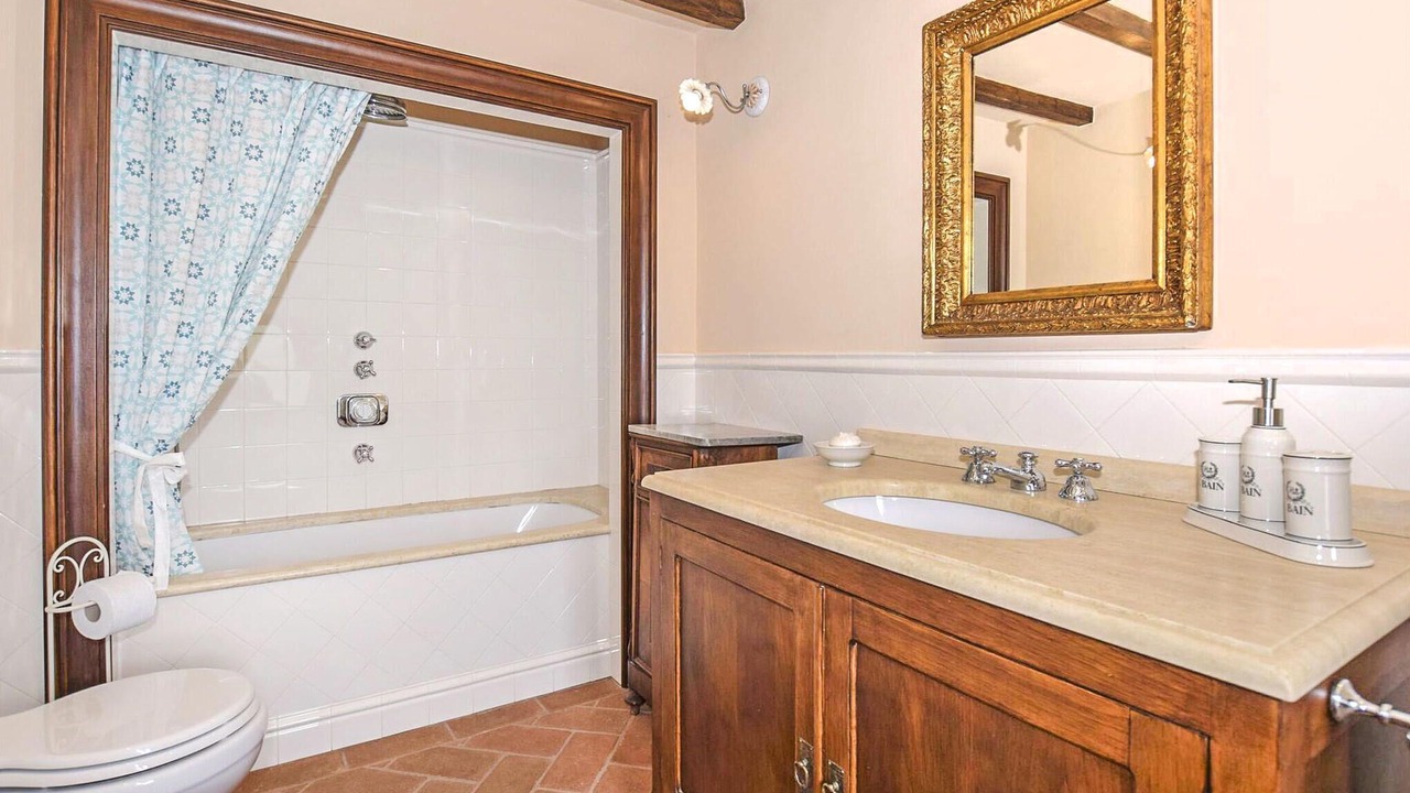 Photo of Bathroom in Saturnana