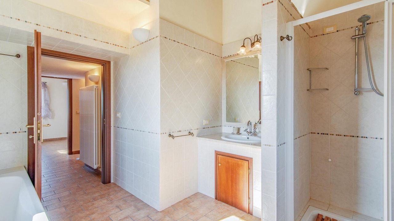 Photo of Bathroom in Mondavio