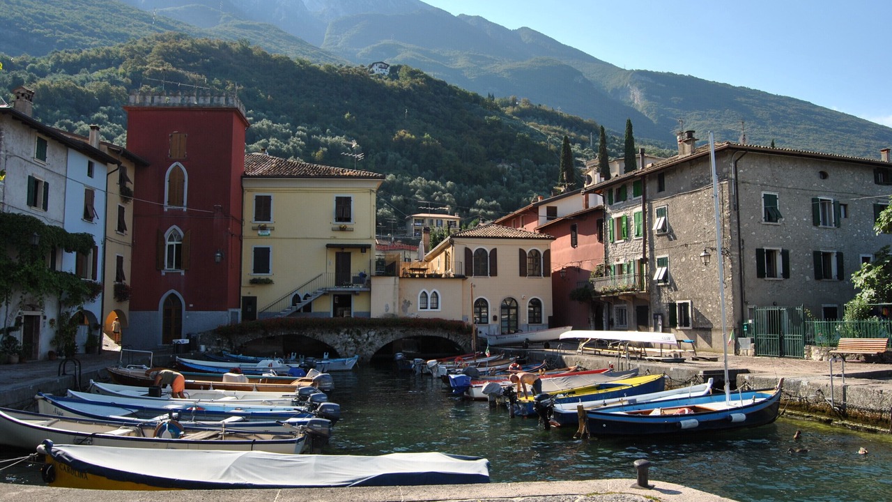 Photo of Others in Cassone