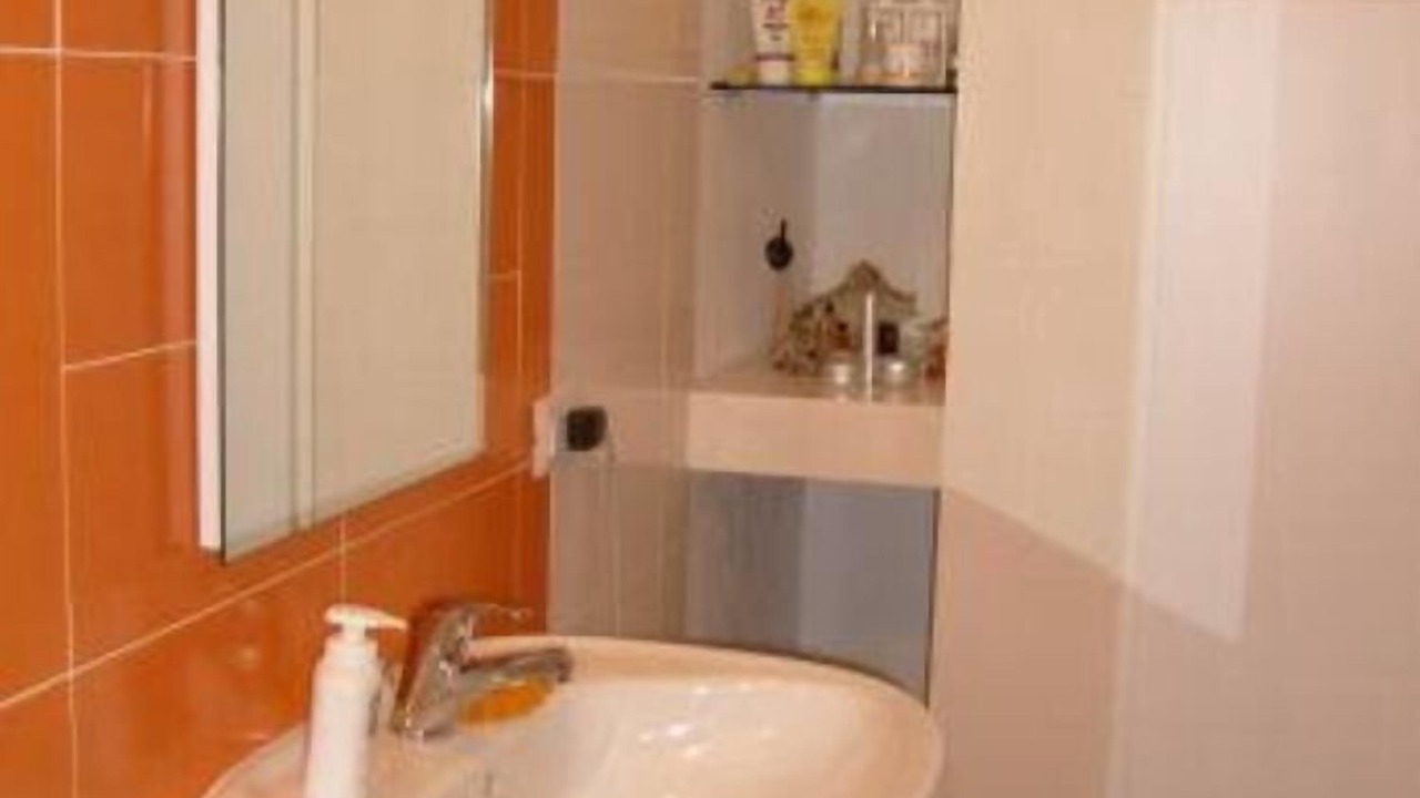 Photo of Bathroom in Crabbia