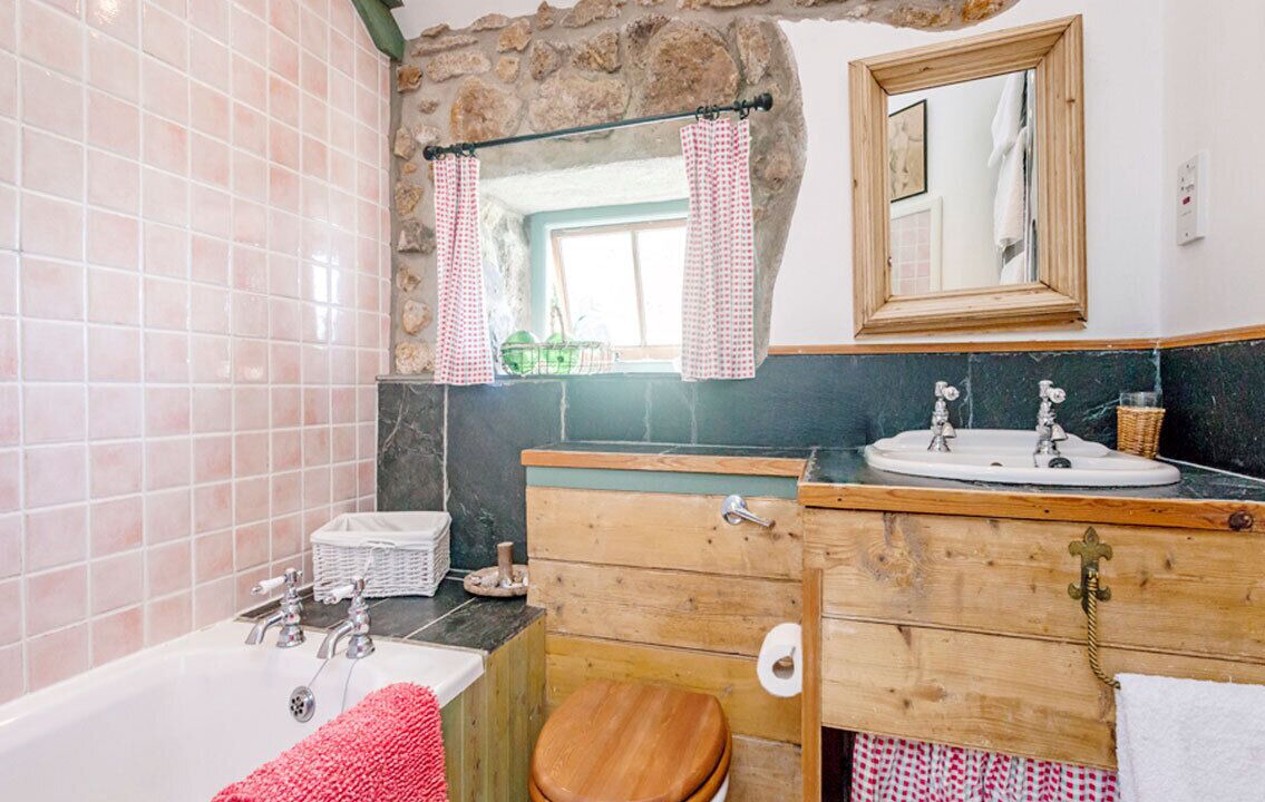 Photo of Bathroom in Sennen Cove