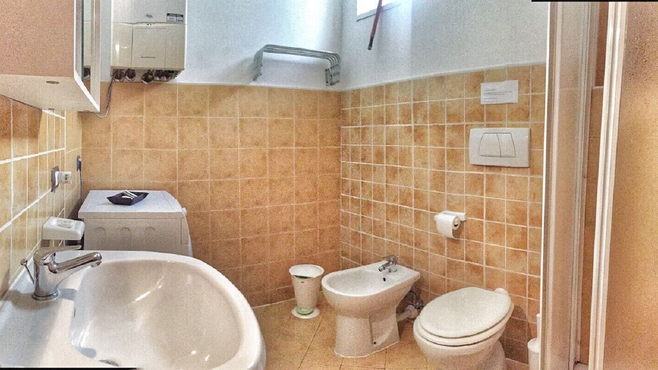 Photo of Bathroom in Intra