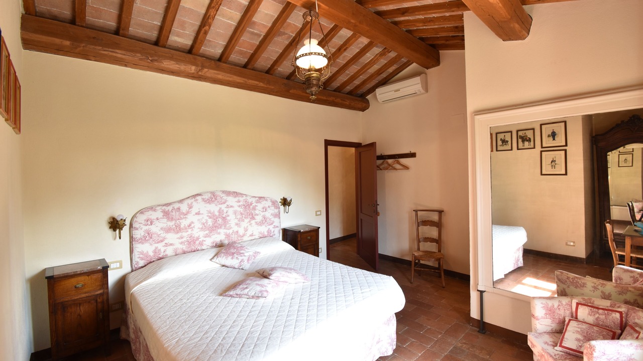 Photo of Bedroom in Villa Parigini