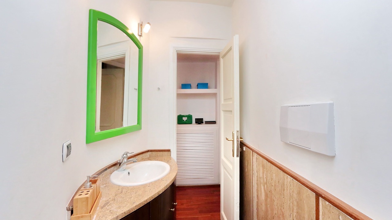 Photo of Bathroom in Esquilino
