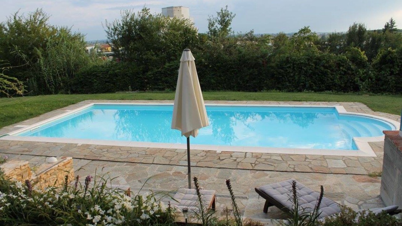 Photo of Outdoor in Bra