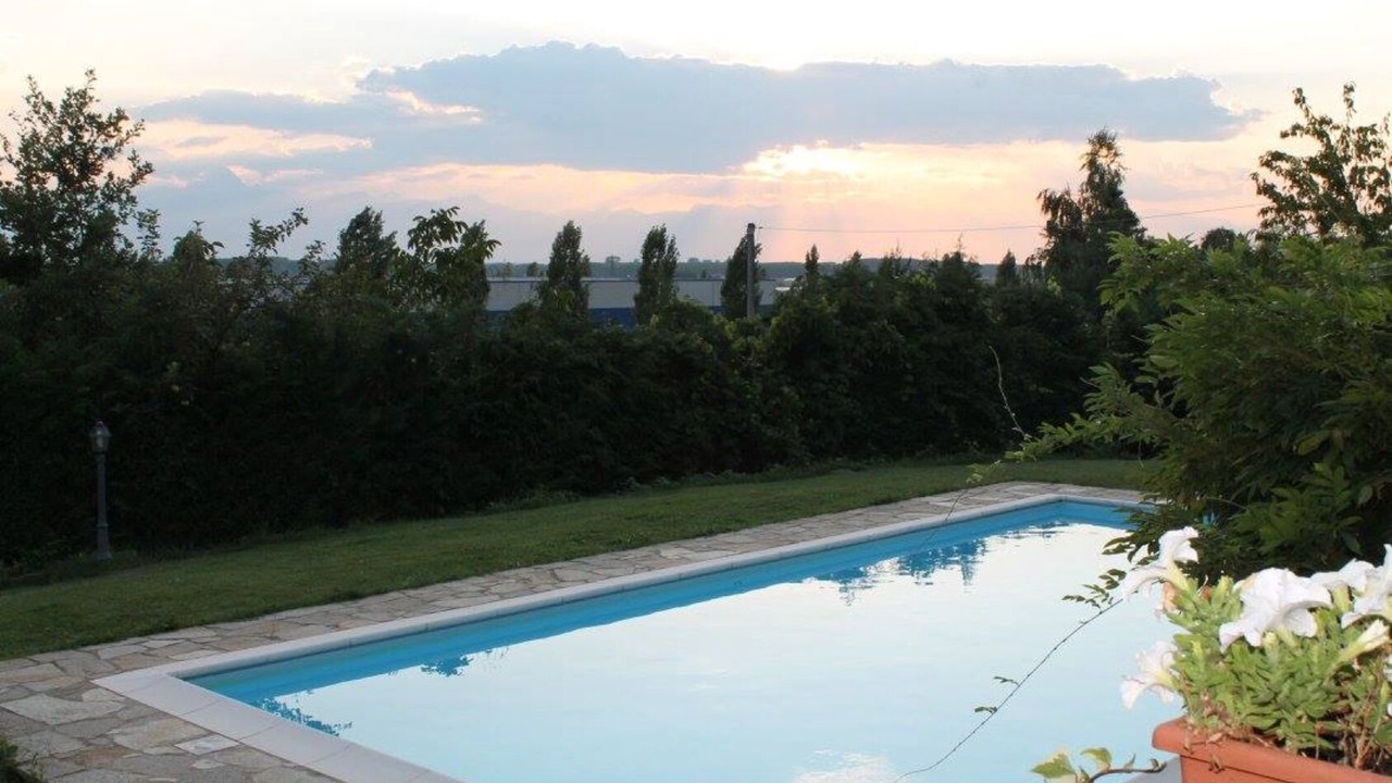Photo of Outdoor in Bra