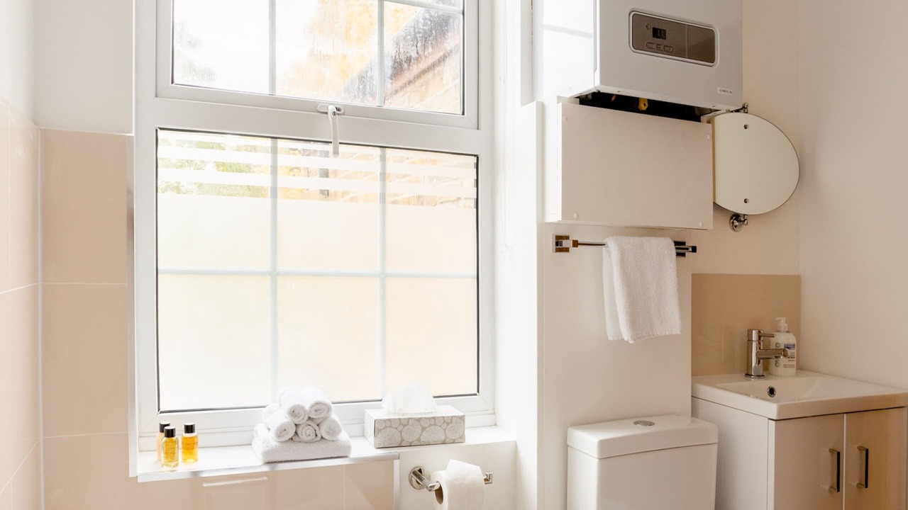 Photo of Bathroom in Colnbrook