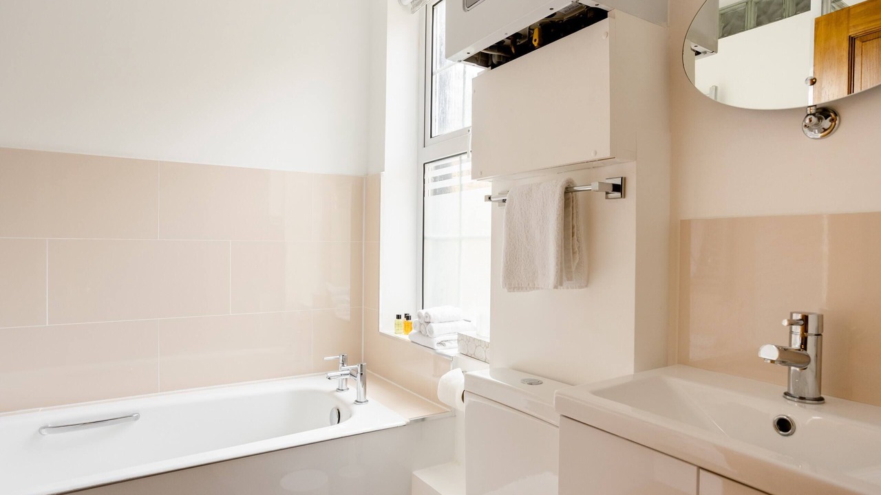 Photo of Bathroom in Colnbrook
