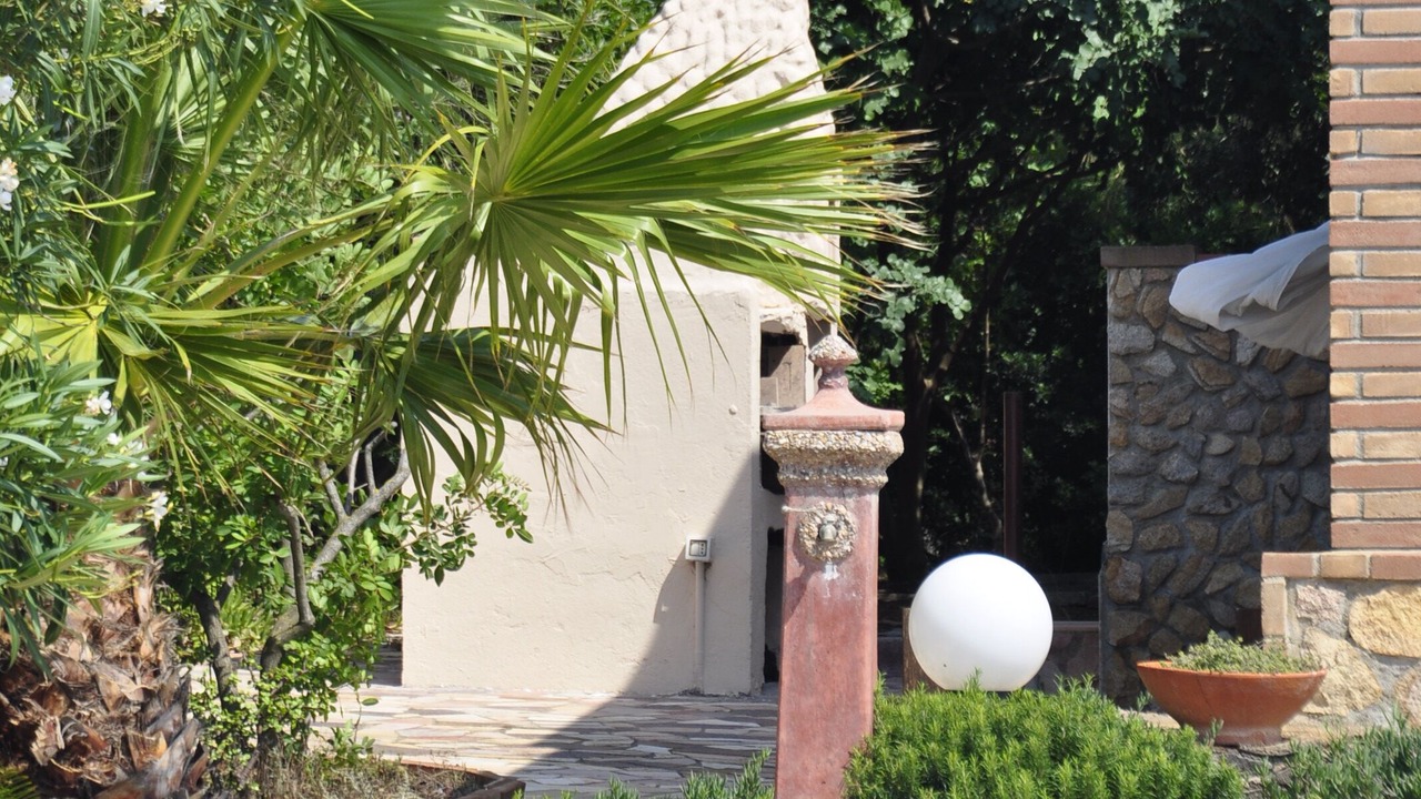 Photo of Outdoor in Arbus