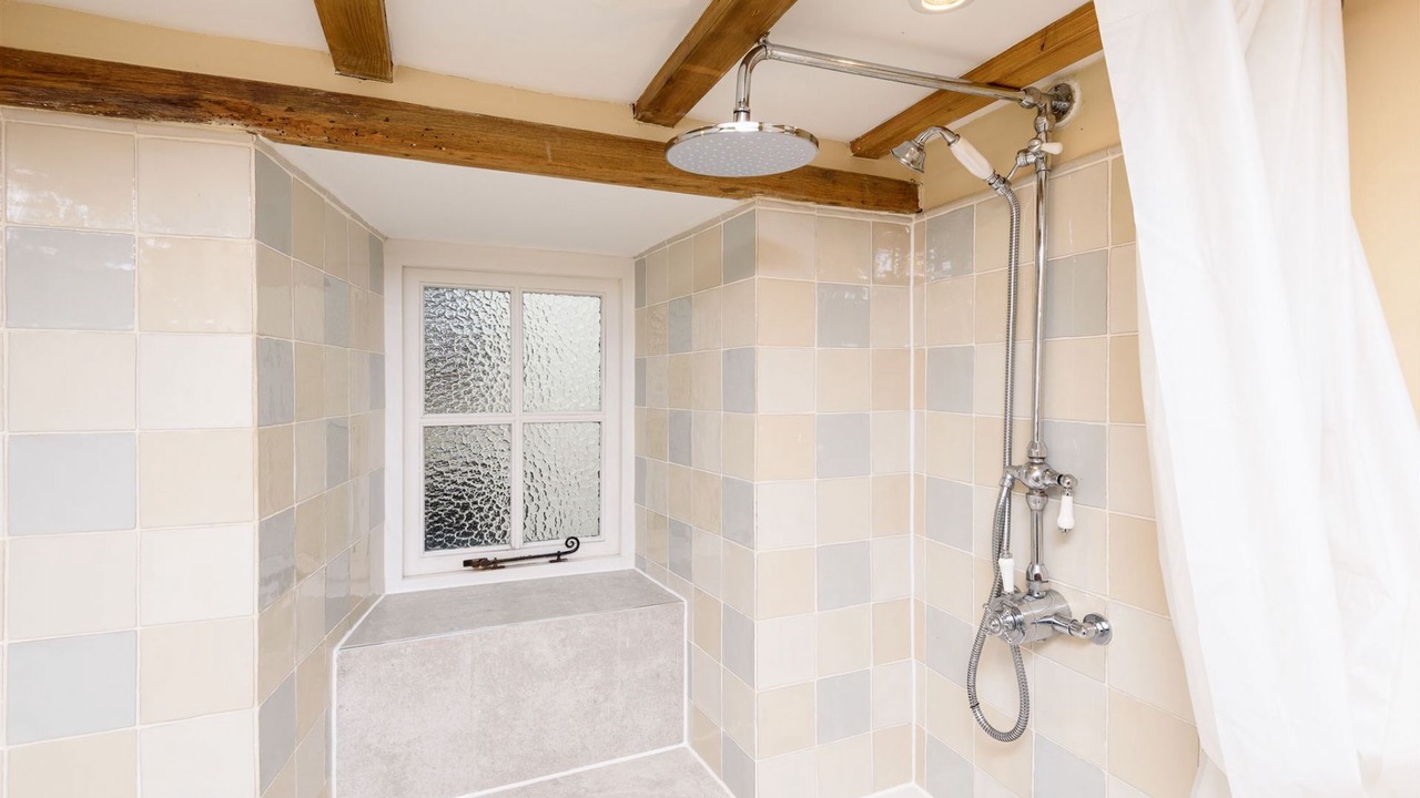Photo of Bathroom in Looe