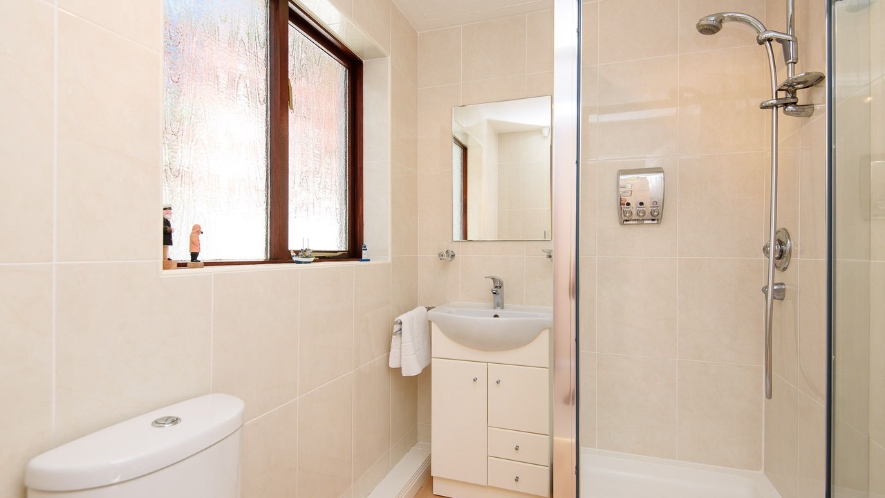 Photo of Bathroom in Looe
