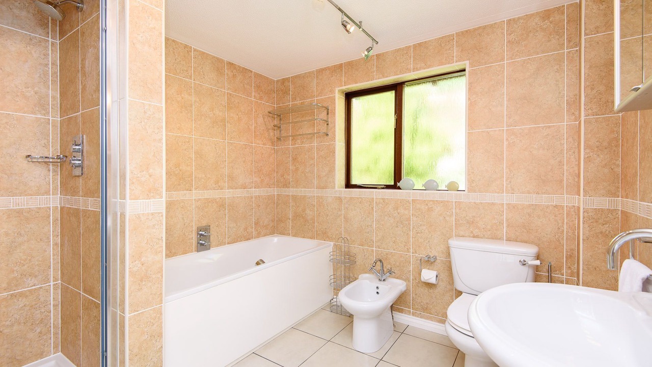 Photo of Bathroom in Looe