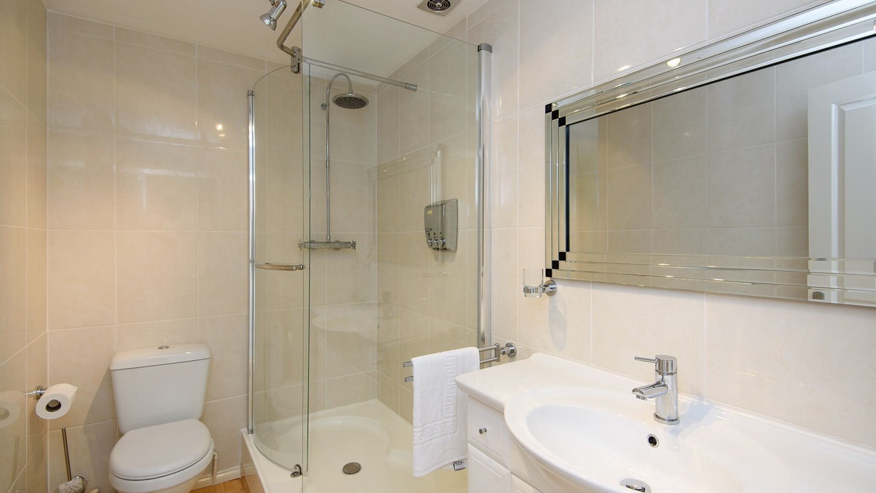 Photo of Bathroom in Looe