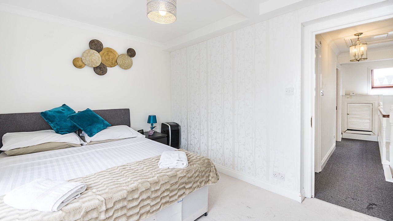 Photo of Bedroom in Island Gardens