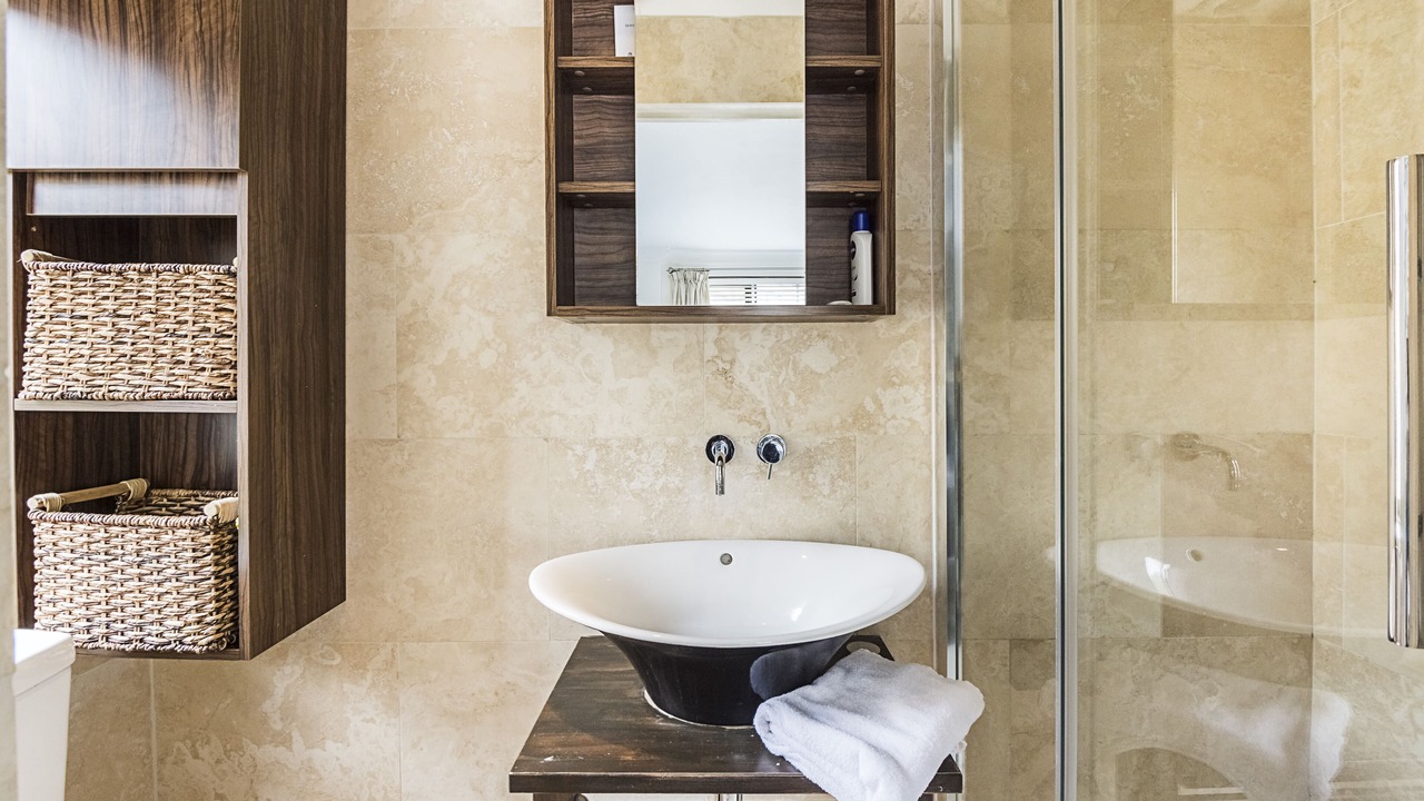 Photo of Bathroom in Island Gardens